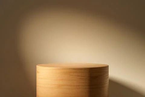 3d presentation pedestal or dais made of wood in room illuminated by sunlight Stockillustratie