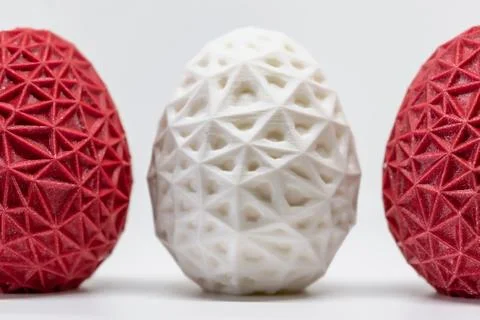 3d printed egg, easter object, voronoi polygonal style decoration Stockfoto's