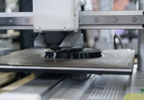 3D printer 3D printer printing object close-up printing model black color 库存照片