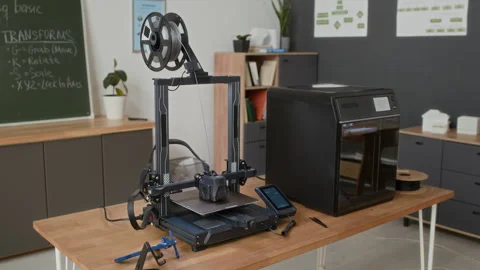 3D Printer and Chalkboard with Notes on Modeling in Modern Classroom Stockbeeldmateriaal 335689418