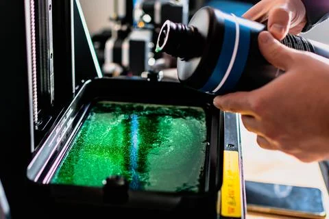 3d printer and its resin tank for filling and printing 스톡 사진