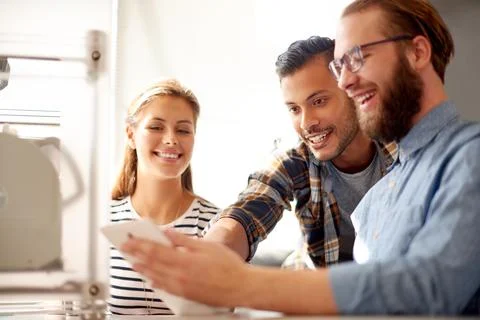 3D printer, collaboration and design with business people in creative workp.. Foto stock