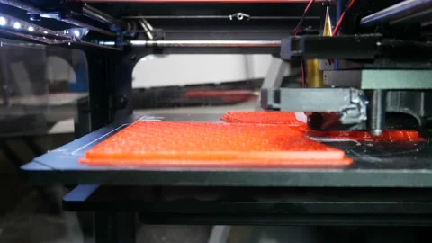 3d printer creates the base of the shape 動画素材 89940304