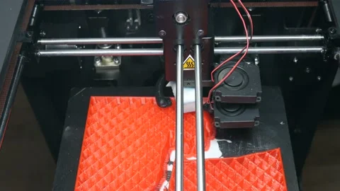 3d printer creates the first layer of the shape 動画素材 89940955
