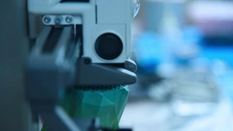 3D printer nozzle creating a green plastic object. Stockbeeldmateriaal 336198975