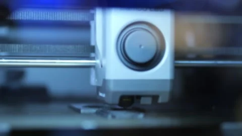 3D printer nozzle moves precisely over build plate Видео 344980389
