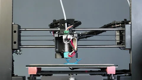 3d Printer printing blue cube sculpture Vidéo 148599043