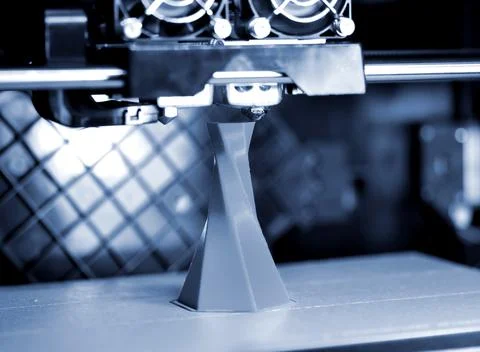 3D printer printing isolated volume triangular object blue gray color Foto stock