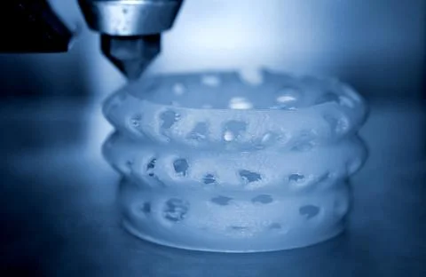 3d printer printing objects blue gray color form closeup. Foto stock