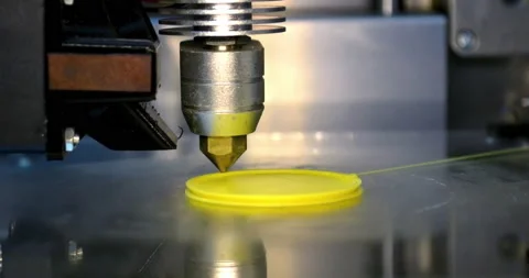 3D printer prints from the plastic figure closeup. 3D printer makes 動画素材 150487383