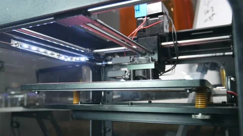 3d printer in the process of modeling 動画素材 89905228