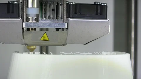3D printer in the production of plastic elements Video stock 123063367