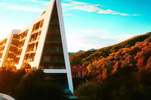 3D render of a futuristic modern triangular building design in rural mountains Illustrazione stock
