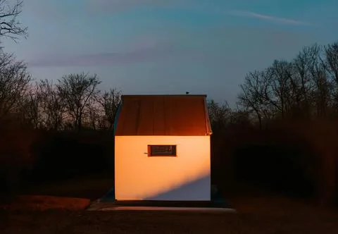 3D render of a simple small house design in a park at sunset Ilustração Stock