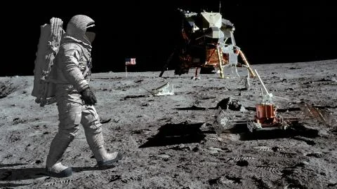 3D rendering. Astronaut walking on the moon. CG Animation. Elements of this i Illustrazione stock