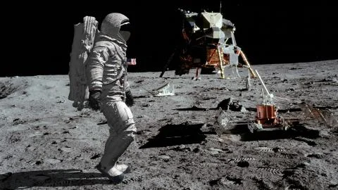 3D rendering. Astronaut walking on the moon. CG Animation. Elements of this i Ilustração Stock