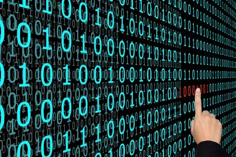 3d rendering binary code screen with a finger pointing at the problems Foto stock