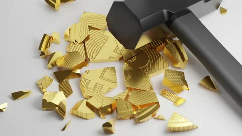3D rendering gold Bitcoin Break down with hammer fall, Cryptocurrency Stock Footage 172227849