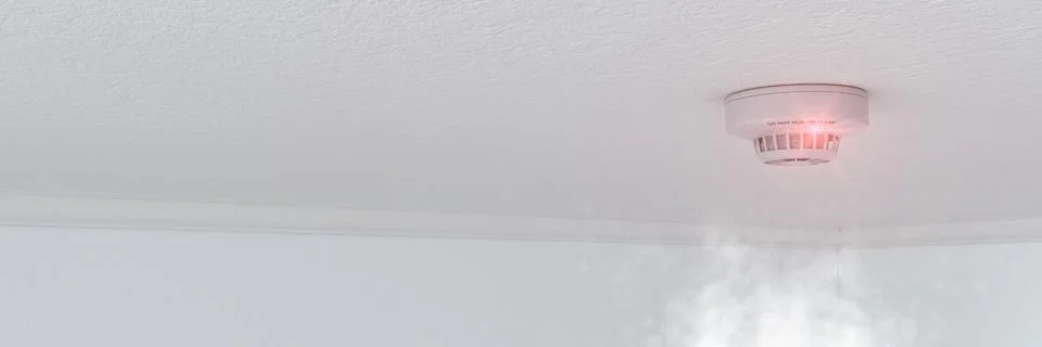 3d rendering of a smoke detector mounted on the ceiling of an apartment Stock Illustration