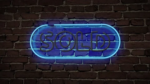 3D Rendering Sold Neon Sign with a Brick Wall Background 库存影片 130874111