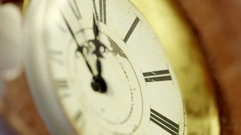 3d visualization of an antique clock made of wood Vidéo 168526206