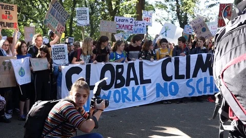 3ed Global Climate Strikes: Climate March Scotland Slow Motion Vídeo Stock 117186555
