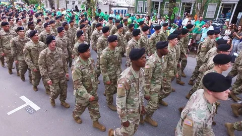 3rd ID Soldiers Marching in Saint Patrick's Day Parade Vídeo Stock 87330020
