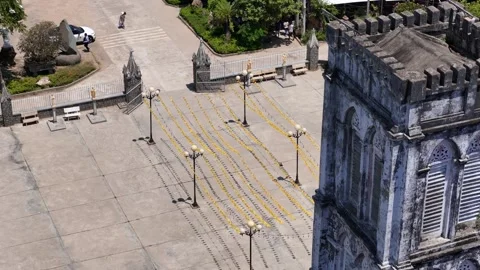 3x lateral aerial reveal of Mang Lang Church entrance Vídeo Stock 341856053