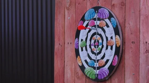 3Z throwing a dart at darts 2 Stock-Footage 101865100