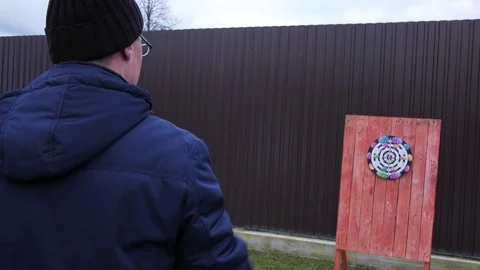 3Z throwing a dart at darts Stock-Footage 101865104