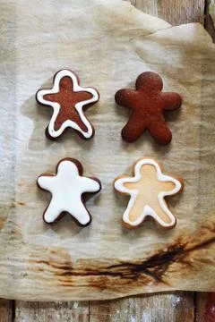 4 gingerbread men Stock Photos