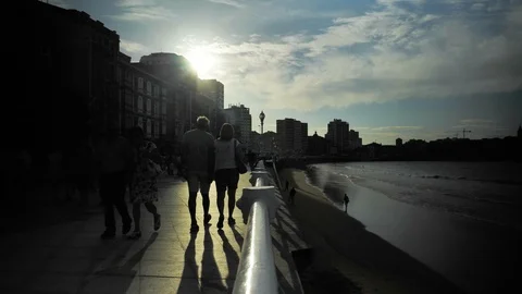 4 k seaside while the sunset with walking people, dramatic clouds on a blue sky Vídeo Stock 93215066