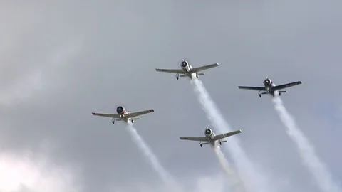 4 plane formation - fly-by Видео 90366813