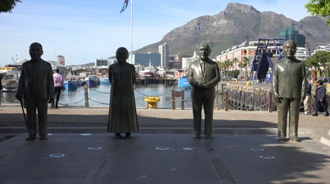 The 4 statues at Nobel Square, Cape Town 스톡 동영상 39299356
