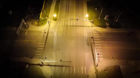 4 way intersection at night Stockfoto's