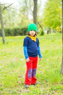 4 years age boy posing in park Foto stock