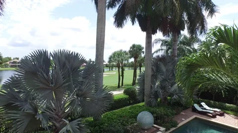 40 St Thomas crane up to view golf course Video stock 55287624