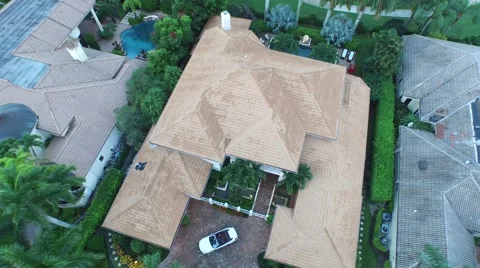 40 St Thomas crane up to view golf course Video stock 55287674