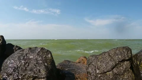 (42 sec)  Waves over the stones in Stavoren  4 Stockbeeldmateriaal 206674241