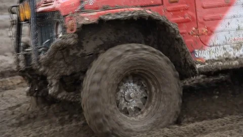 4×4 Car  in the mud Stock Footage 71326702