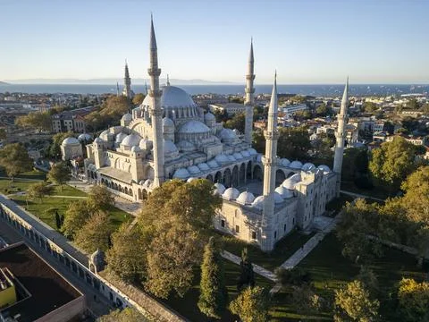 45-Degree Side Aerial View of Suleymaniye Mosque at Sunrise Фото