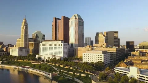 452 Closeup Aerial view of pulling out of downtown Columbus Ohio Видео 133259094
