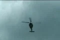 48 Black Hawk Helicopter Flying Low Directly Overhead Vídeos