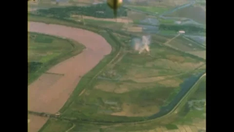 A-4E Skyhawks Launch Rocket and CBU Strikes Over River Valley, N Vietnam 库存影片 319931405