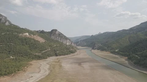 4K 10-bit drone shot flying forward low over a green river inside the giant Stock Footage 337648294