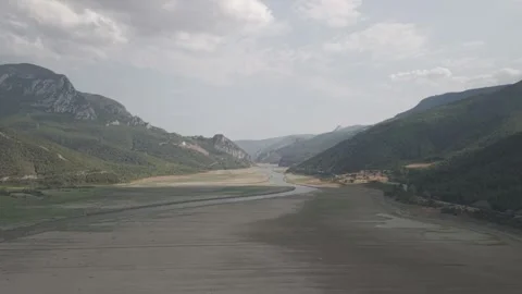 4K 10-bit drone shot flying forward low over a green river inside the giant Stock Footage 337649447