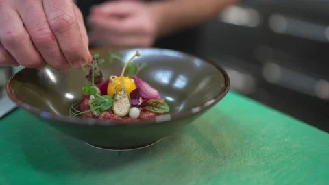 4K 25 fps chef adding details to meal at restaurant Stock Footage 171126407