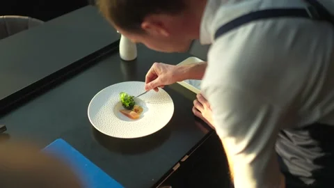4K 25 fps chef preparing plate with food Stock Footage 171126330