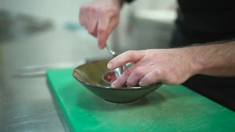 4K 25 fps close up chef preparing tuna burger Stock Footage 171130386