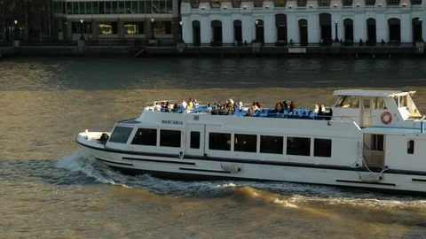 4k 25fps boat in the thames Stock Footage 120170756